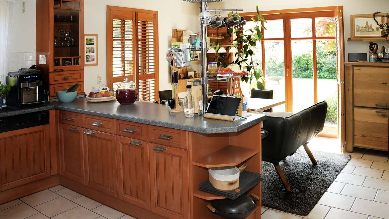 WOHNEN WIE IM URLAUB - EINFAMILIENHAUS MIT SCHÖNEM GARTEN; TEICH UND WHIRLPOOL IN SCHORTENS