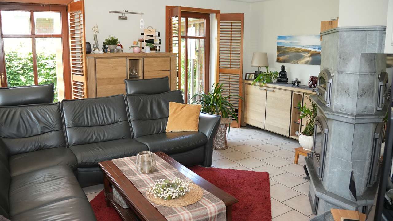 WOHNEN WIE IM URLAUB - EINFAMILIENHAUS MIT SCHÖNEM GARTEN; TEICH UND WHIRLPOOL IN SCHORTENS