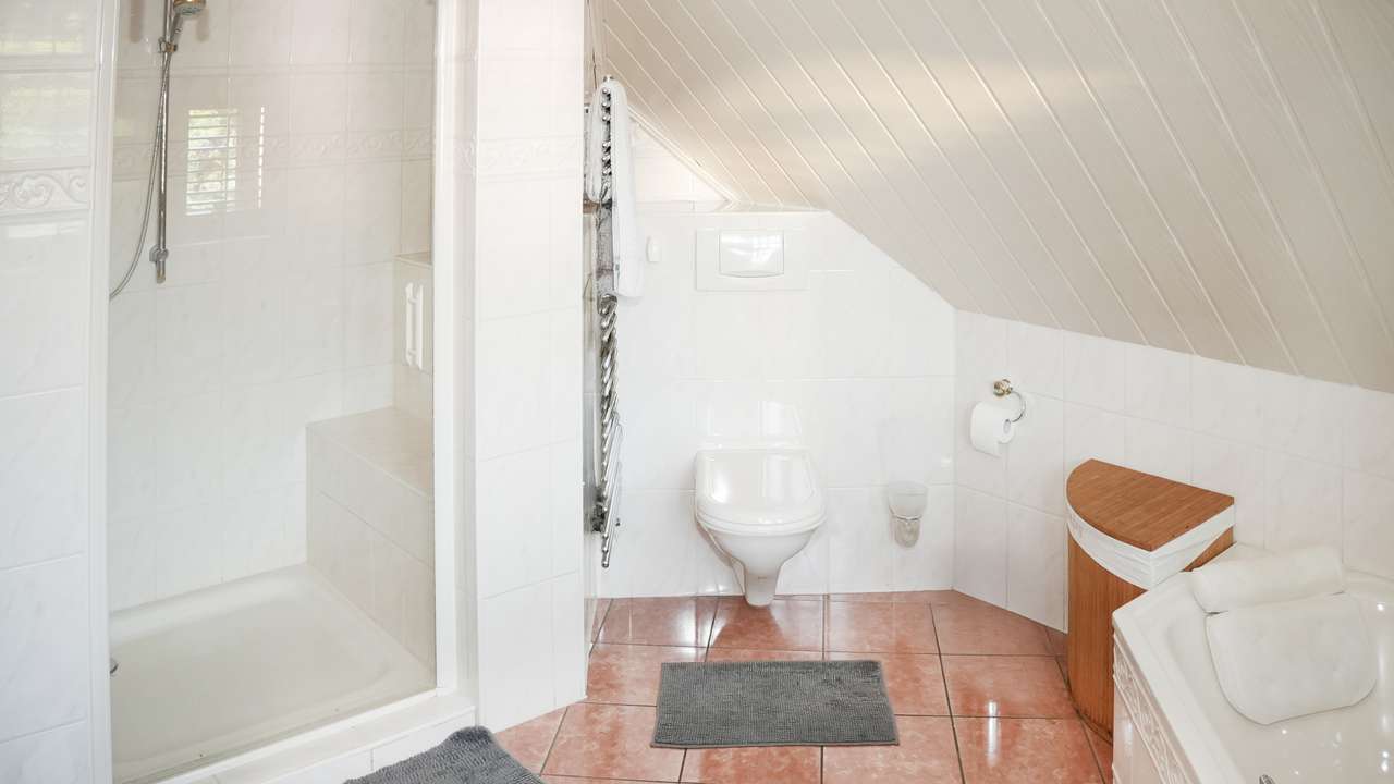 WOHNEN WIE IM URLAUB - EINFAMILIENHAUS MIT SCHÖNEM GARTEN; TEICH UND WHIRLPOOL IN SCHORTENS